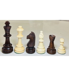 Pièces d'échecs en bois taille standard
