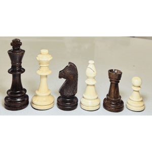 pièces d&#039;échecs en bois taille standard