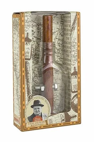 casse tête cigarre et bouteille de whisky