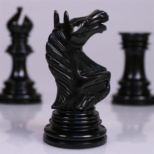 Pièces d&#039;échecs Roaring Knight en bois d&#039;Ebène