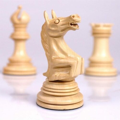 Pièces d&#039;échecs Roaring Knight en bois d&#039;Ebène