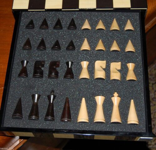 Coffret d'échecs Design en bois laqué   avec tiroir