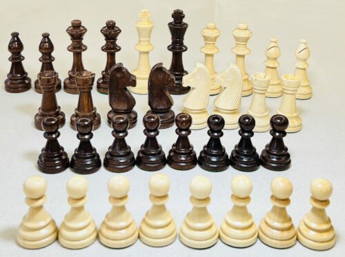 Pièces d'échecs en bois taille standard